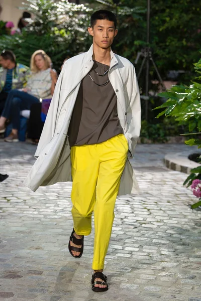 Look 8